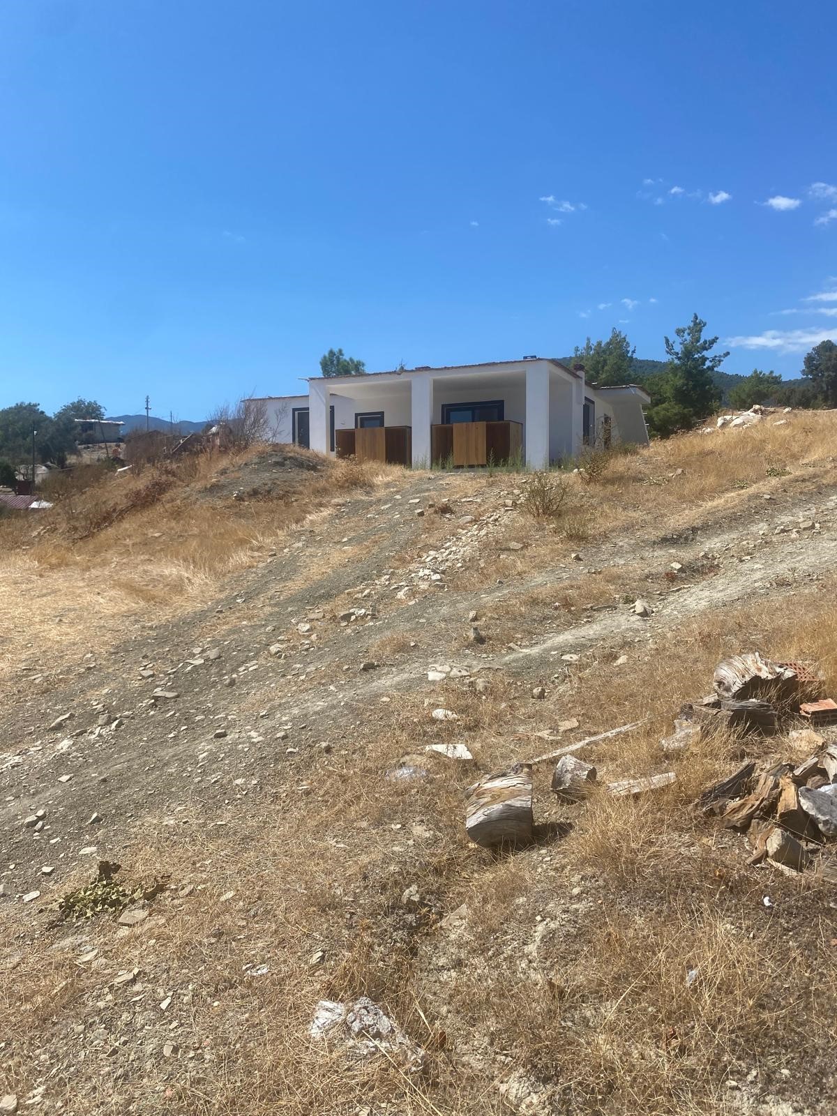 Kaşın en potansiyelli köylerinden Uğrar da tarla