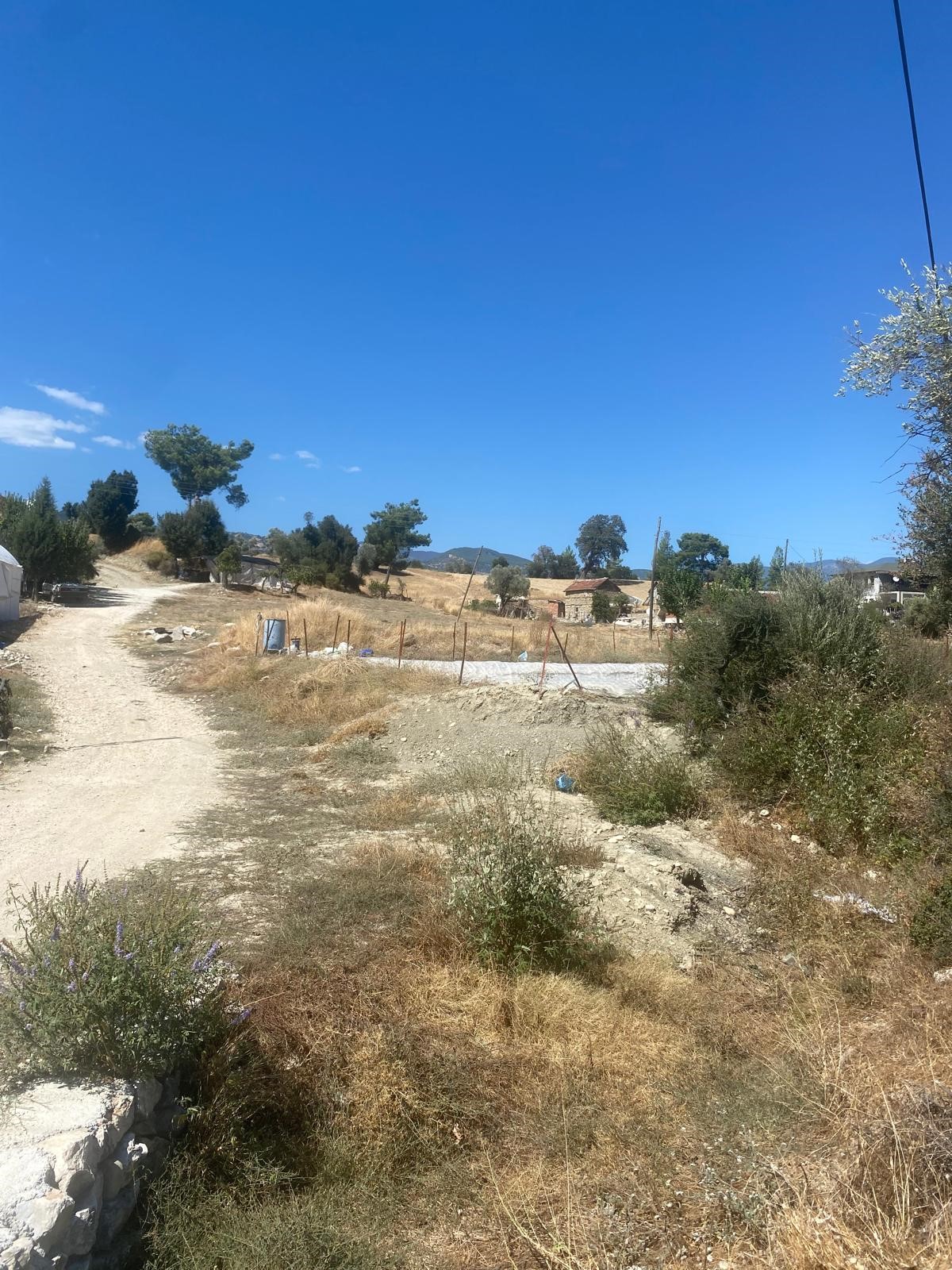 Kaşın en potansiyelli köylerinden Uğrar da tarla