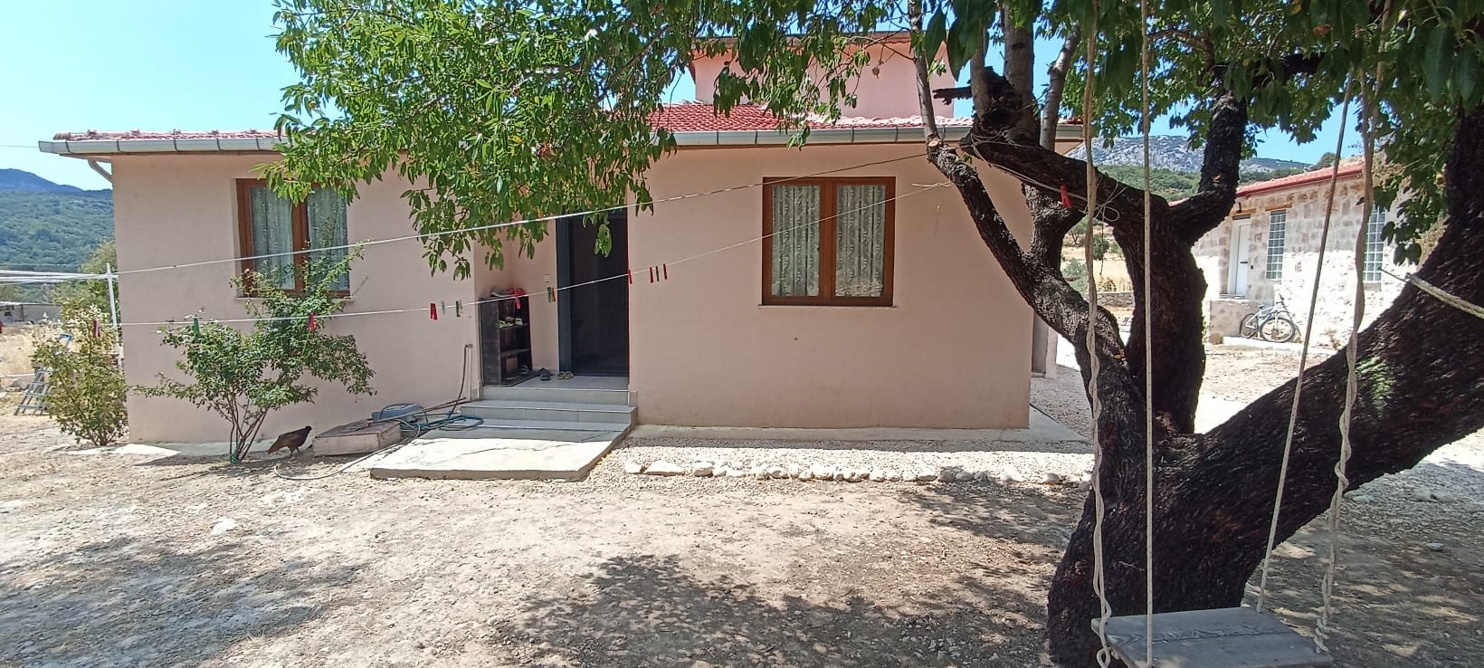Kaş İkizce de 2 adet müstakil ev toplam 5687,52m2 arazi içinde !!!