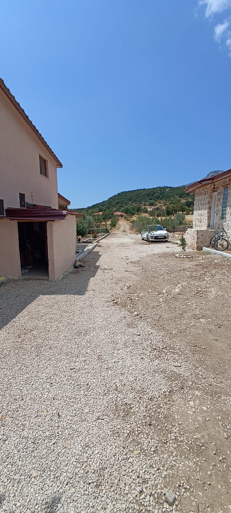 Kaş İkizce de 2 adet müstakil ev toplam 5687,52m2 arazi içinde !!!