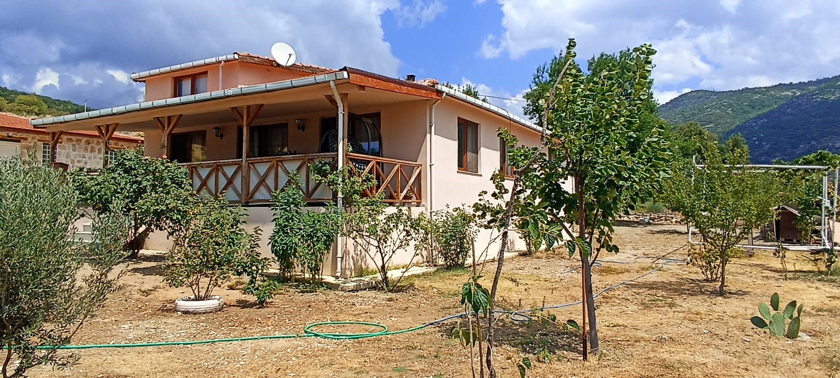 Kaş İkizce de 2 adet müstakil ev toplam 5687,52m2 arazi içinde !!!
