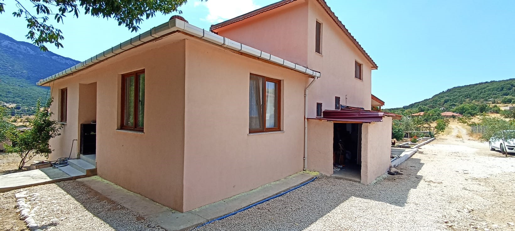 Kaş İkizce de 2 adet müstakil ev toplam 5687,52m2 arazi içinde !!!