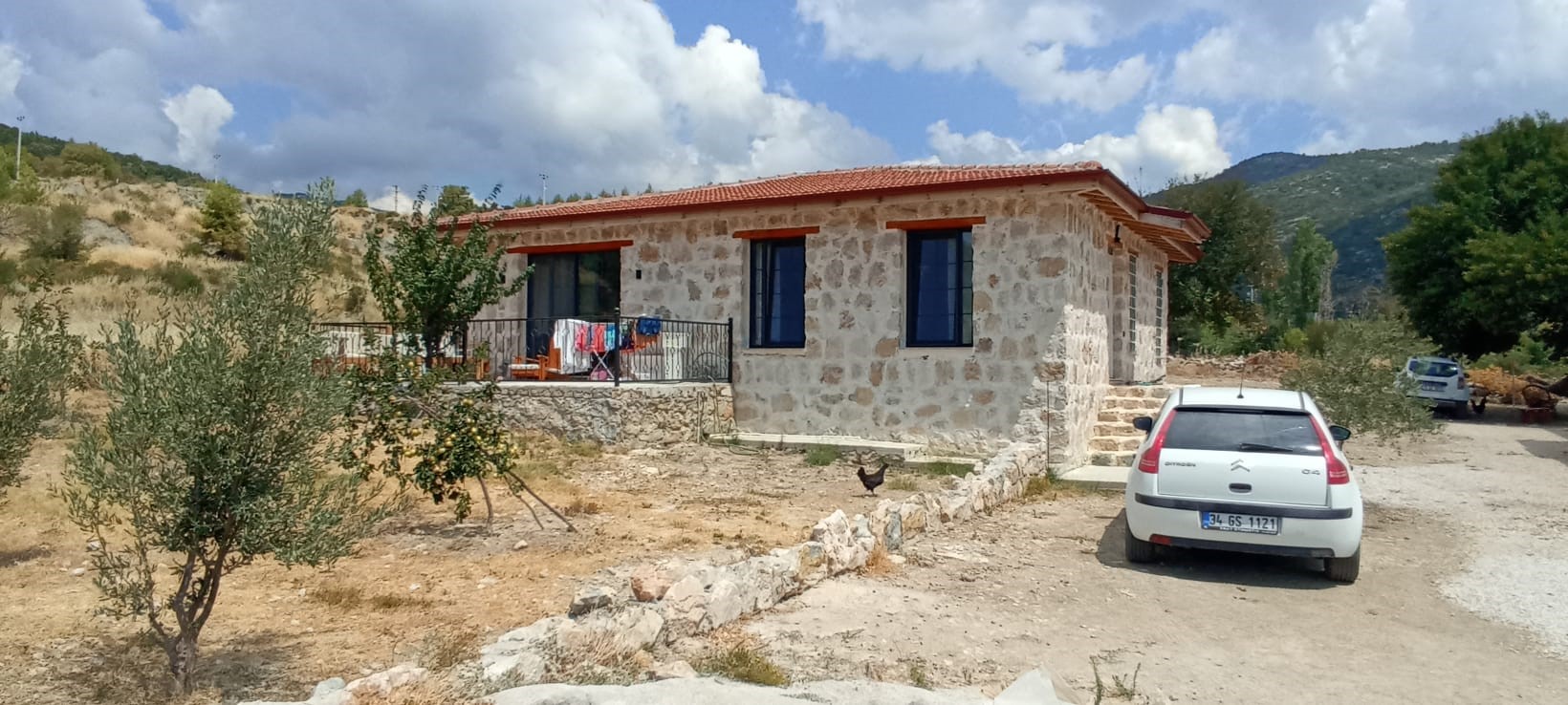 Kaş İkizce de 2 adet müstakil ev toplam 5687,52m2 arazi içinde !!!
