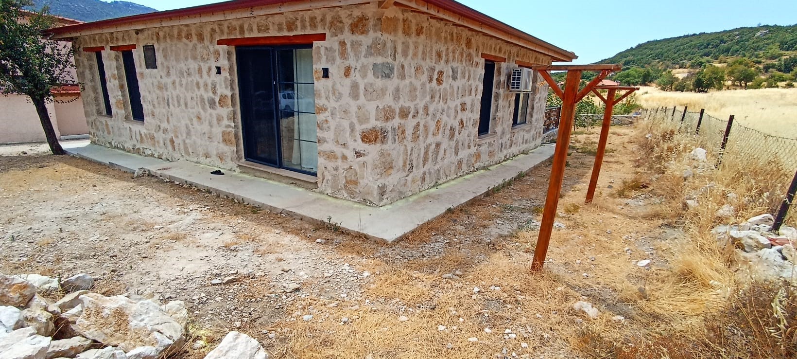 Kaş İkizce de 2 adet müstakil ev toplam 5687,52m2 arazi içinde !!!