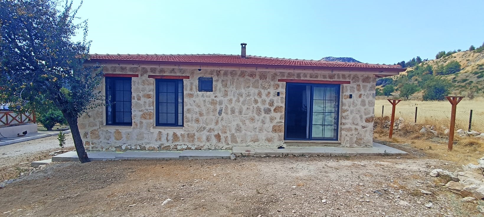 Kaş İkizce de 2 adet müstakil ev toplam 5687,52m2 arazi içinde !!!