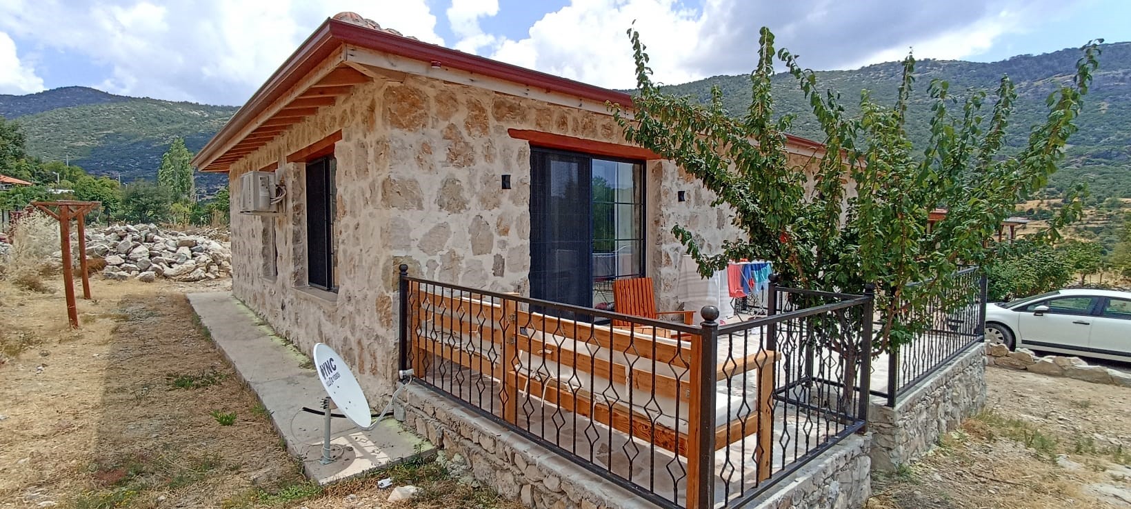 Kaş İkizce de 2 adet müstakil ev toplam 5687,52m2 arazi içinde !!!