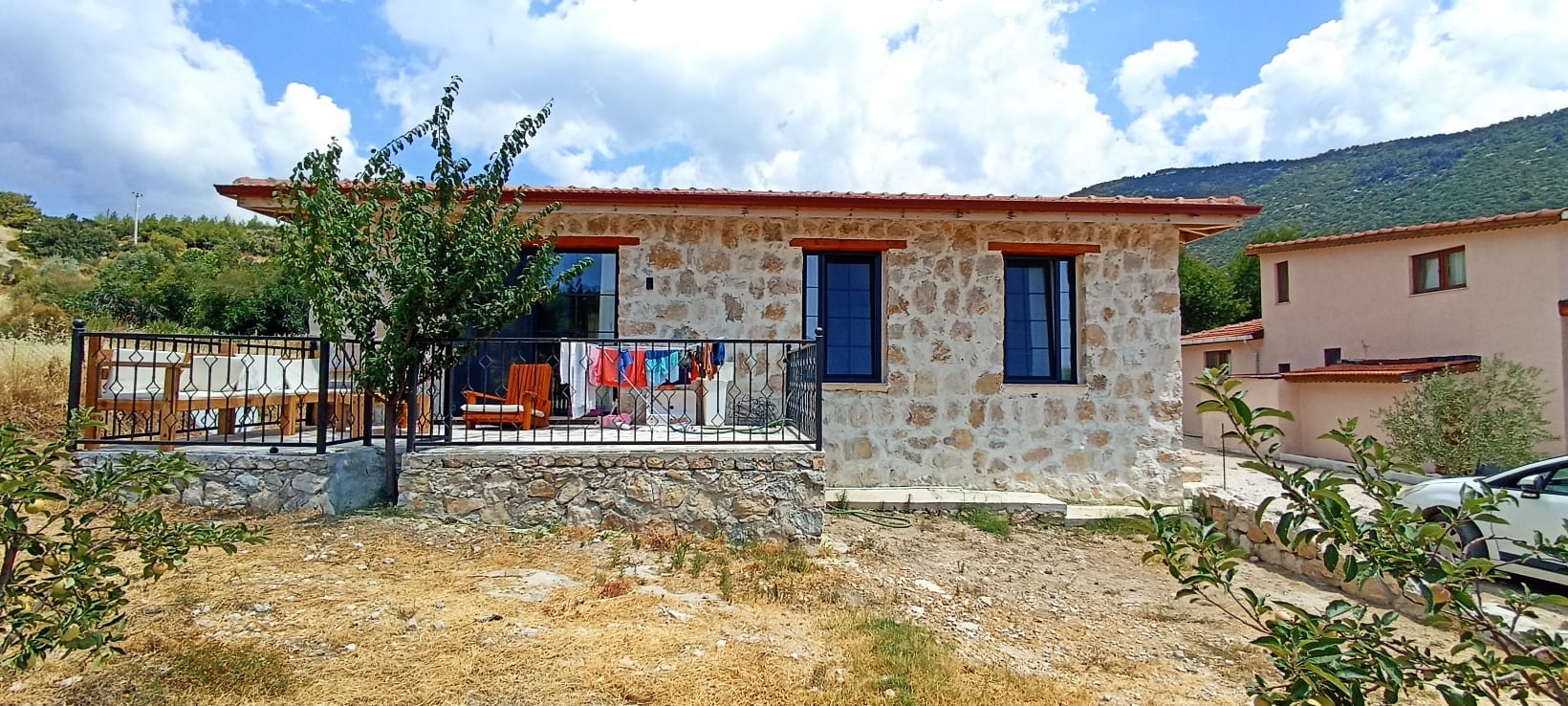 Kaş İkizce de 2 adet müstakil ev toplam 5687,52m2 arazi içinde !!!