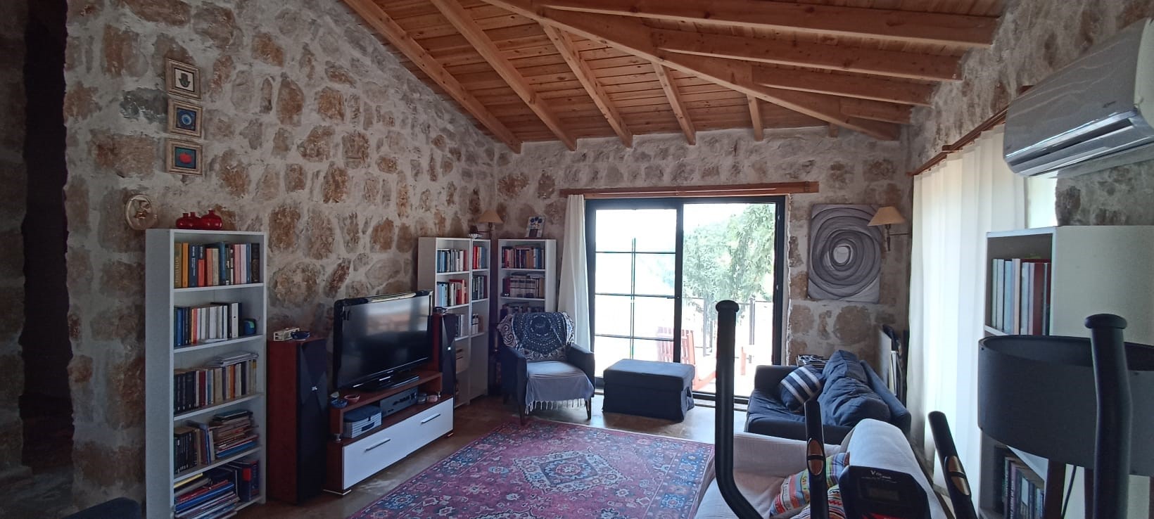 Kaş İkizce de 2 adet müstakil ev toplam 5687,52m2 arazi içinde !!!