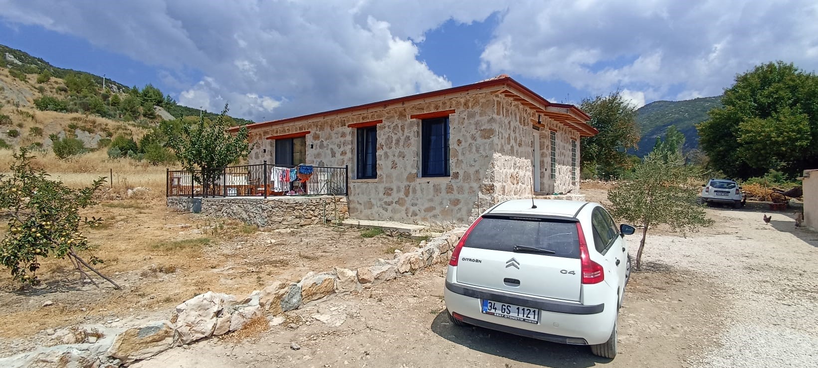 Kaş İkizce de 2 adet müstakil ev toplam 5687,52m2 arazi içinde !!!
