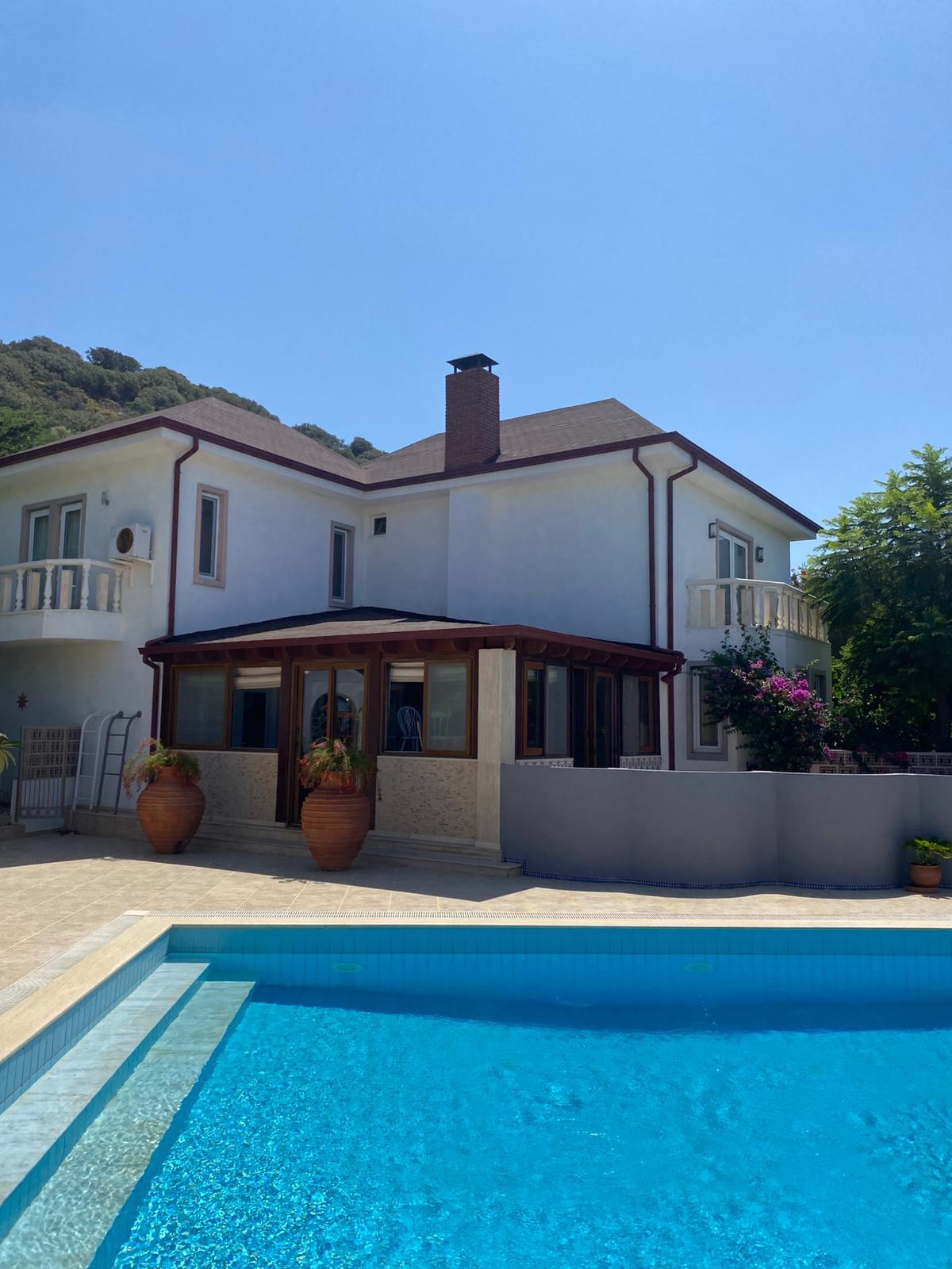 Çukurbağ yarımadasında deniz manzaralı muhteşem villa